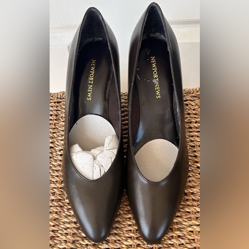 Newport News Leather Heels Slip On Dark Brown Size 9M